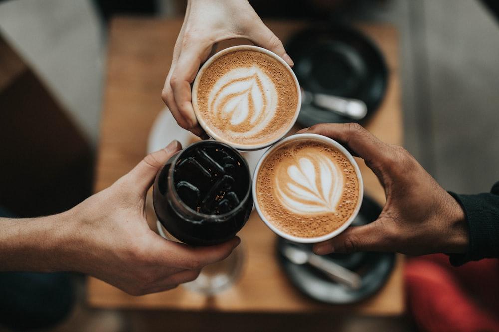 Café preparado en una cafetería