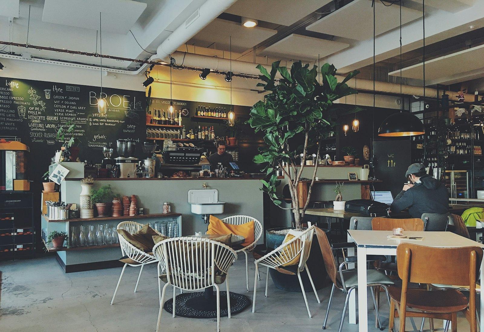Interior de una cafetería
